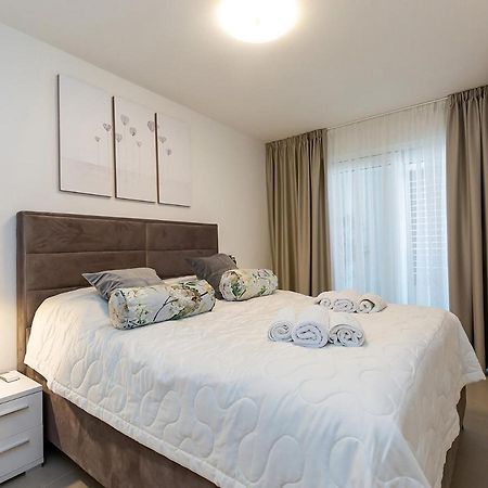 Residence Nar Porec Bagian luar foto