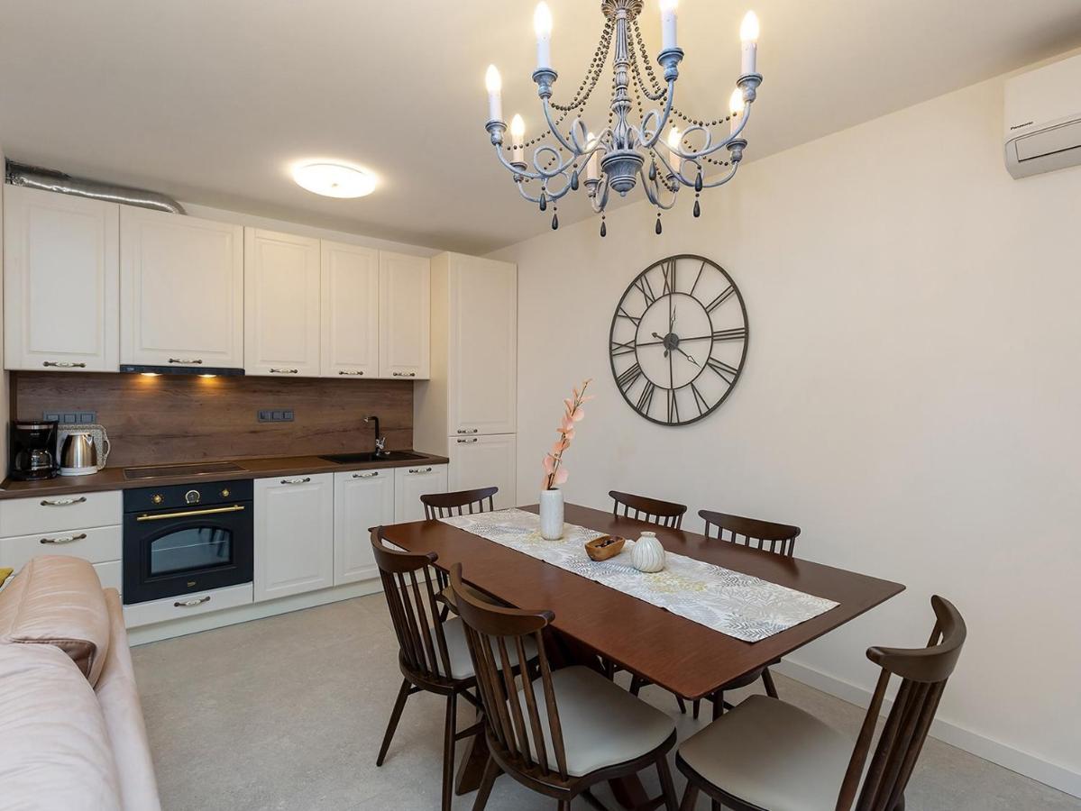Residence Nar Porec Bagian luar foto