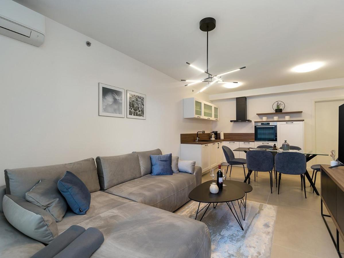 Residence Nar Porec Bagian luar foto