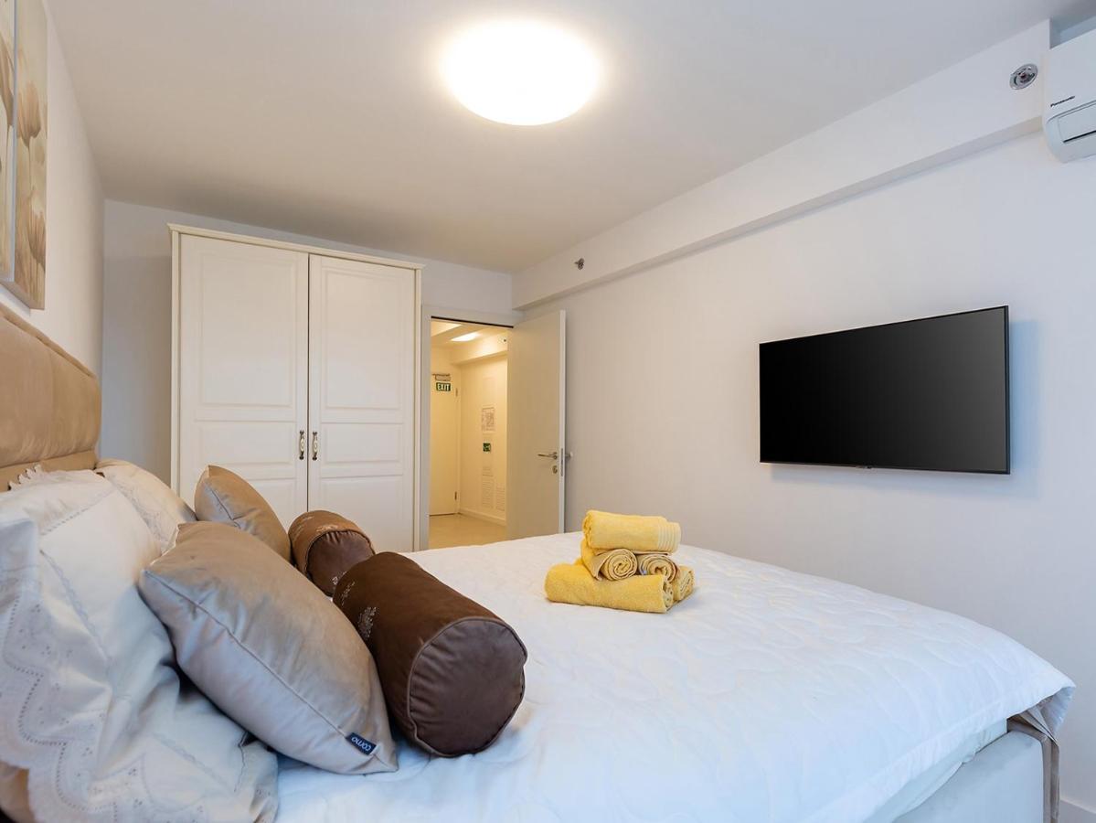 Residence Nar Porec Bagian luar foto