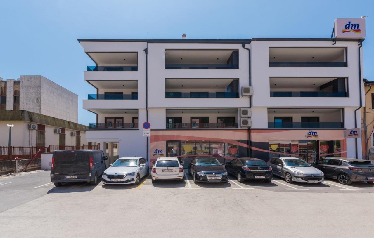 Residence Nar Porec Bagian luar foto