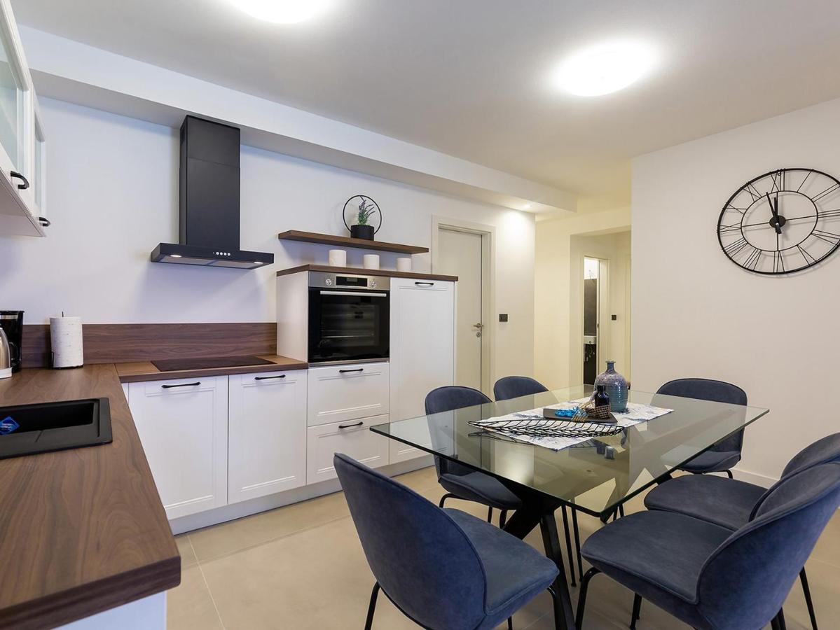 Residence Nar Porec Bagian luar foto