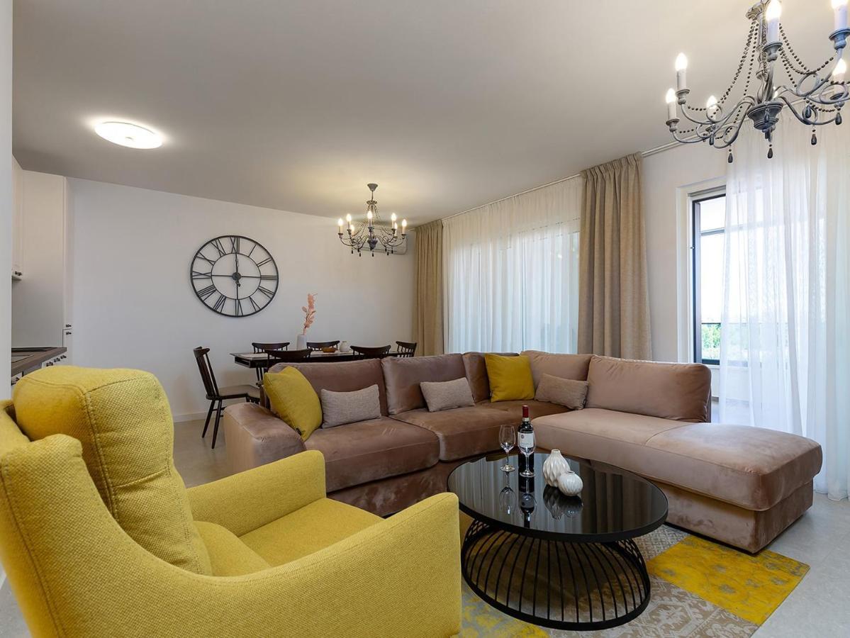 Residence Nar Porec Bagian luar foto