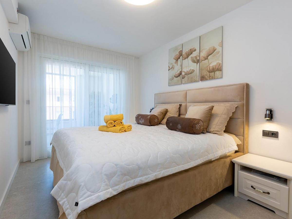 Residence Nar Porec Bagian luar foto